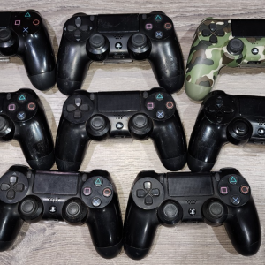 Lot of 8 PS4 Controllers - PARTS ONLY